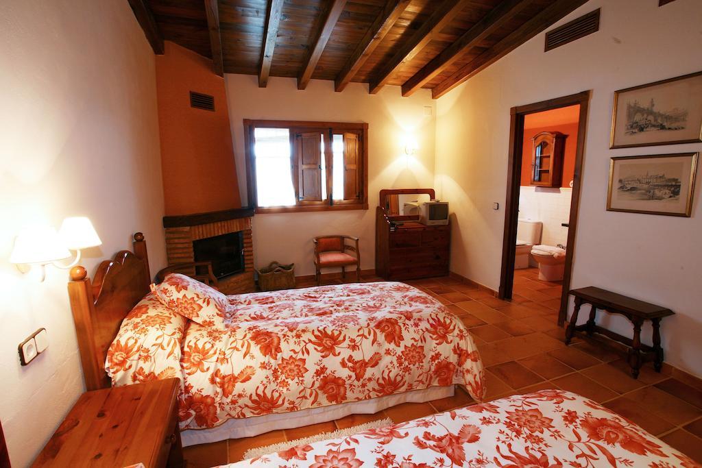 Palacio Viejo De Las Corchuelas Торрехон-ель-Рубіо Номер фото